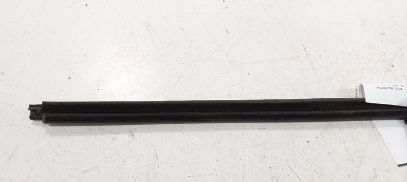 Hyundai Veloster Door Glass Window Weather Strip Trim Front Right Passenger 2012