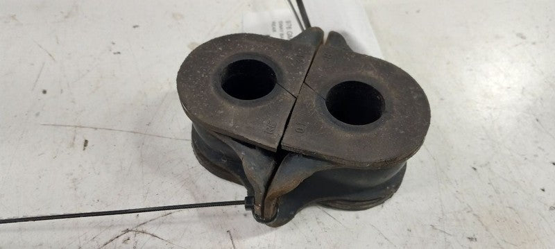 Cadillac SRX Sway Bar Bushing Mounting Bracket 2013 2014 2015 2016 OEM
