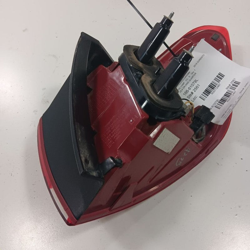 Driver Left Tail Light Brake Lamp Qrtr Panel Mntd Incandescent 16-18 Kia Sorento