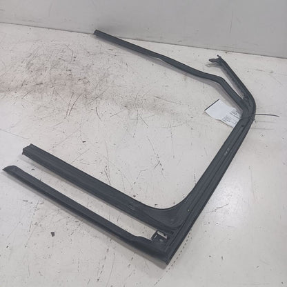 Chevy Trailblazer Door Glass Window Seal Rubber Left Driver Rear Back 