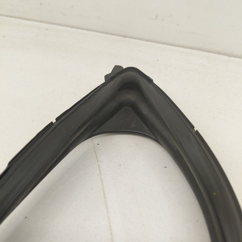 Mitsubishi Outlander   Door Glass Window Seal Rubber Right Passenger F