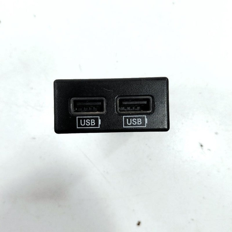 Chrysler 300 USB Plug In Hub Port  2017 2018 2019 OEM