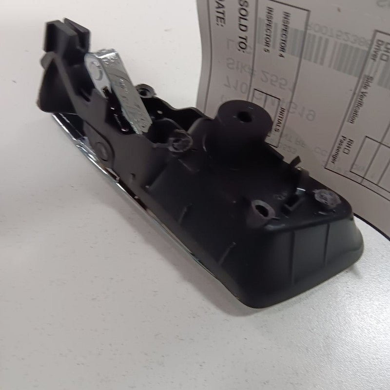 Buick Encore Door Handle Right Passenger Front Interior Inside  2019 2