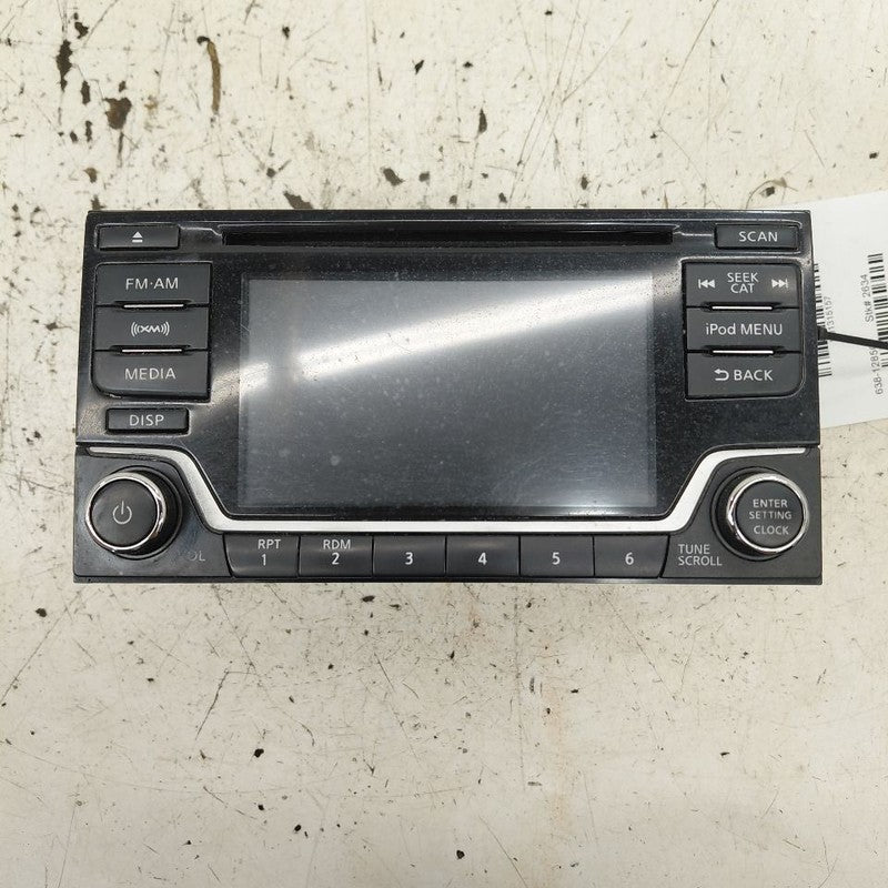 Audio Equipment Radio Display and Receiver AM-FM Hatch Note 18-19 Niss