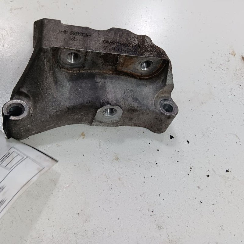 Jeep Cherokee Engine Motor Mount Bracket Right Passenger  2015 2016 2017