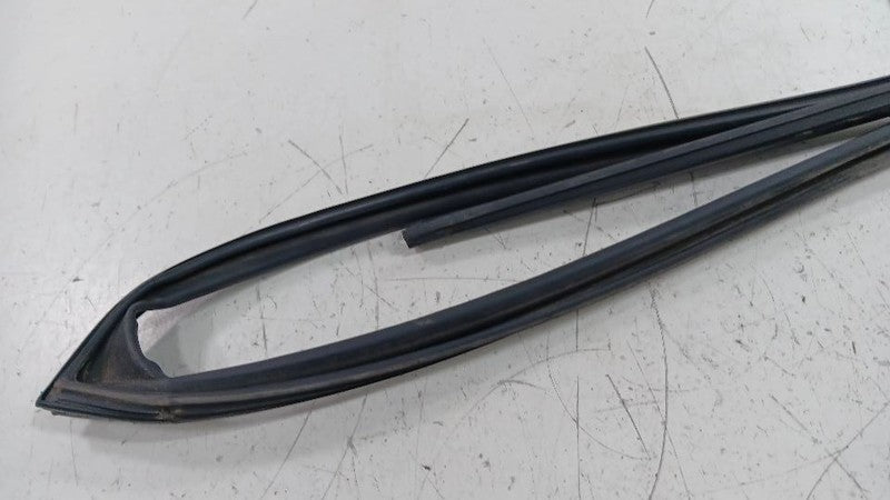 Subaru Impreza Door Glass Window Seal Rubber Right Passenger Front 201