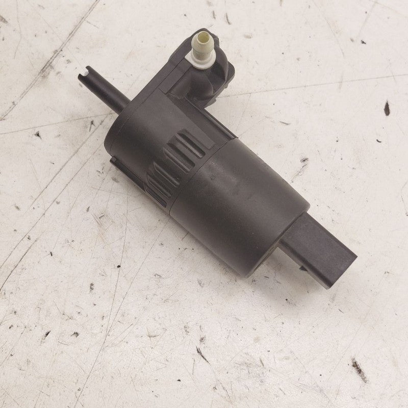 Chevy Trax Windshield Washer Wash Fluid Reservoir Motor Pump Electric 