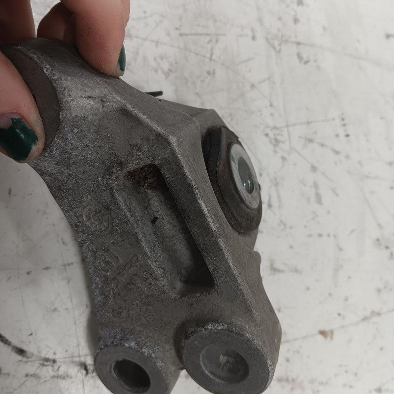 Jeep Renegade 2.4 Engine Motor Mount Support Bracket  2021 2020 2019 O