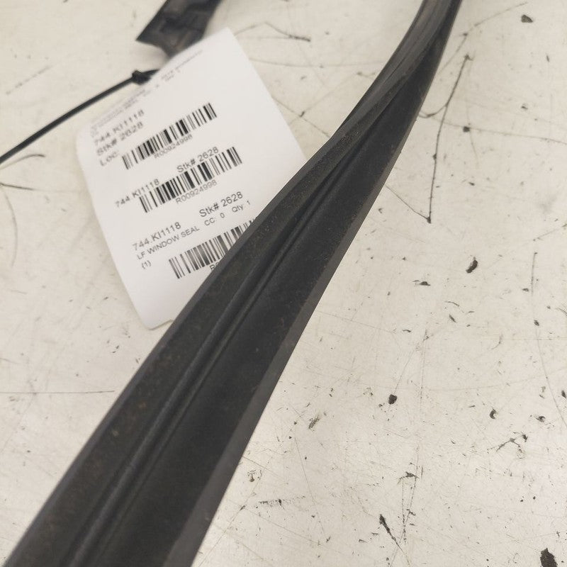 Kia Sorento Door Glass Window Seal Rubber Left Driver Front  2018 2017