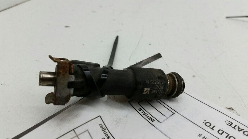 12582219 Fuel Injection Injector 2.2L Opt NT7 Fits 05-10 Chevy Cobalt OEM