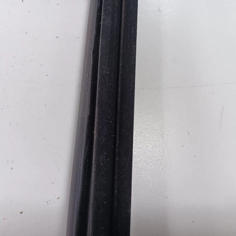 Hyundai Elantra Right Front Weather Strip Interior  2017 2016 2015 2014 2013