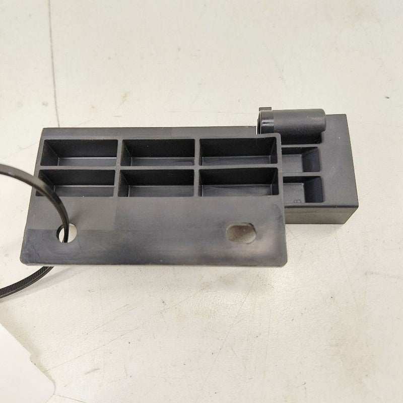 Chrysler 300 Keyless Entry Antenna Module {68067753AA} 2017 2018 2019 