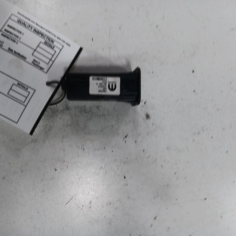 Jeep Renegade USB Plug In Hub Port  2017 2018 2019 2020 OEM