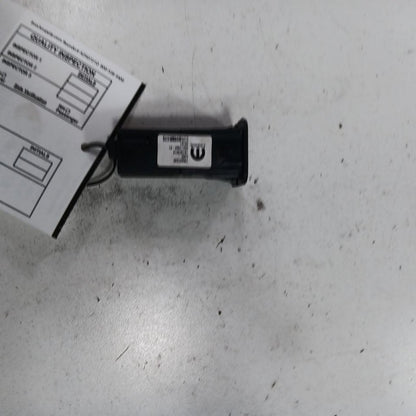 Jeep Renegade USB Plug In Hub Port  2017 2018 2019 2020 OEM
