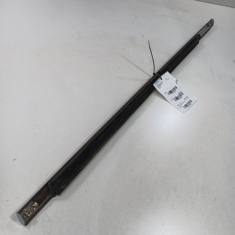 Chrysler 300 Door Glass Window Weather Strip Trim Front Right Passenger  2016