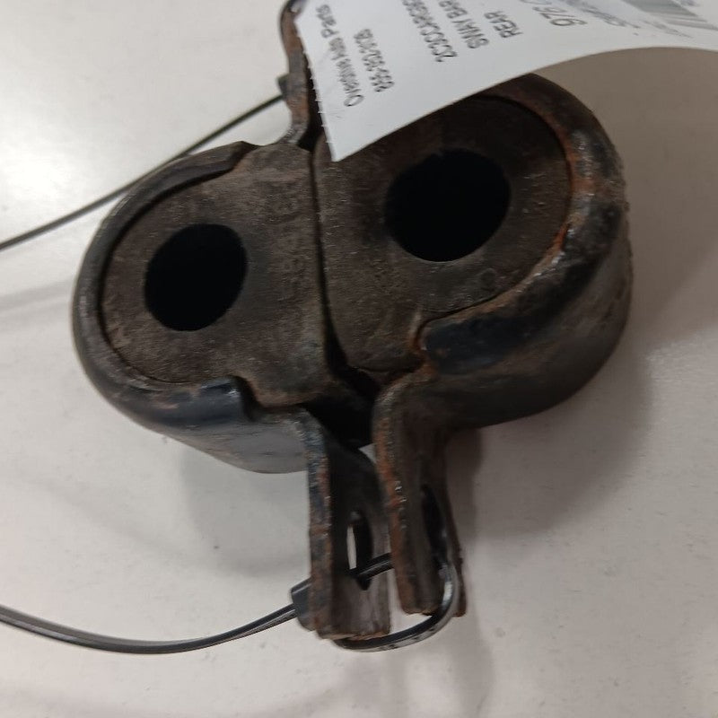 Chrysler 300 Rear Sway Bar Bushing Mounting Bracket  2015 2016 2017 2018 2019