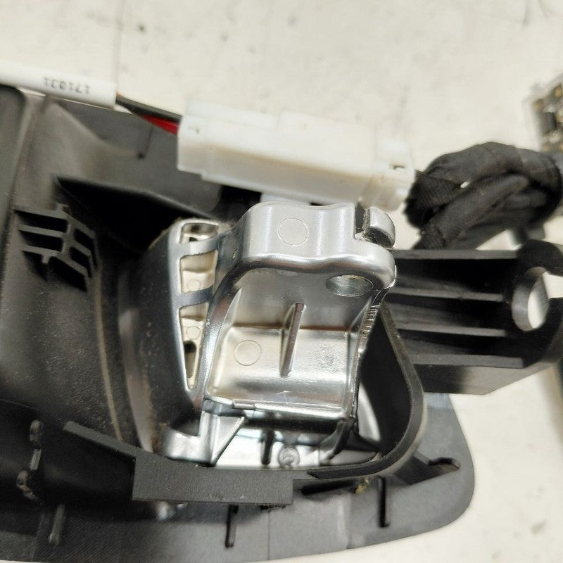 Chrysler 300 Door Handle Left Driver Front Interior Inside  2017 2018 