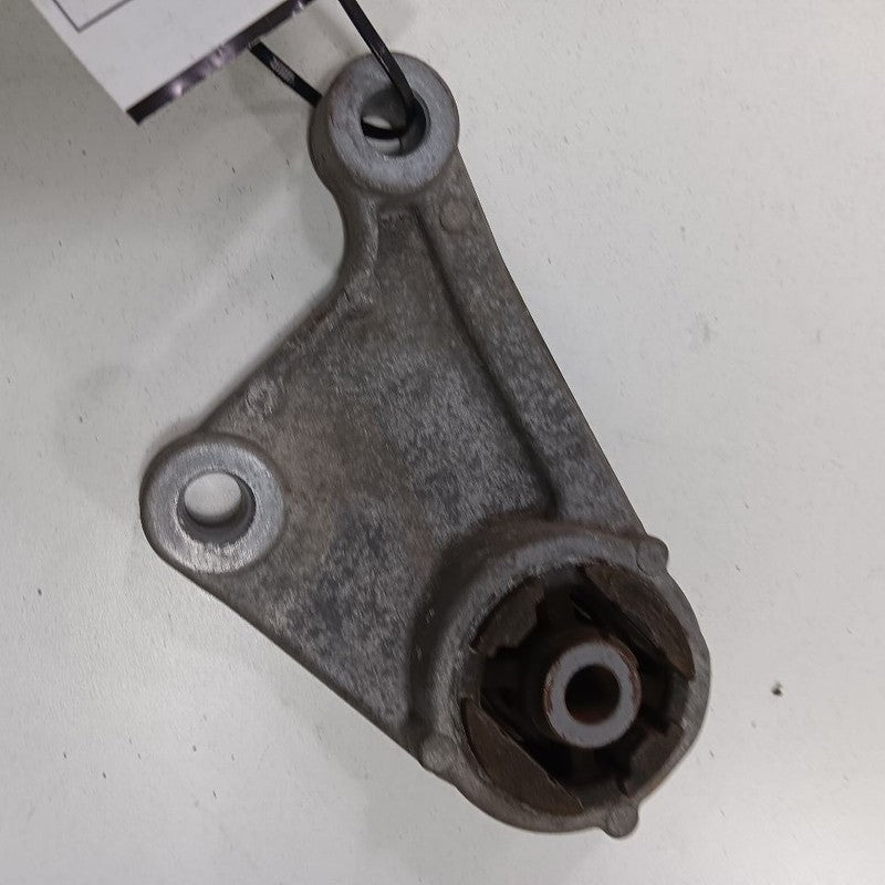 Mazda CX-3 2.0 Passenger Right Rear Mount Bracket  2016 2017 2018 OEM