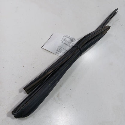 Grand Cherokee Door Glass Window Seal Rubber Right Passenger Rear Back 2017 2018