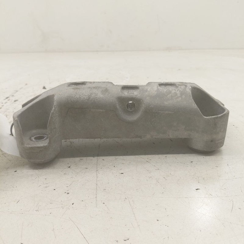 Buick Encore GX Passenger Right Engine Mount Bracket  2022 2023 2024 2