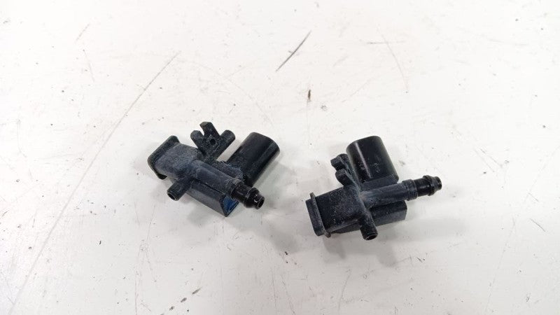 Volkswagen Golf Windshield Wiper Washer Fluid Hood Sprayer Nozzles 201