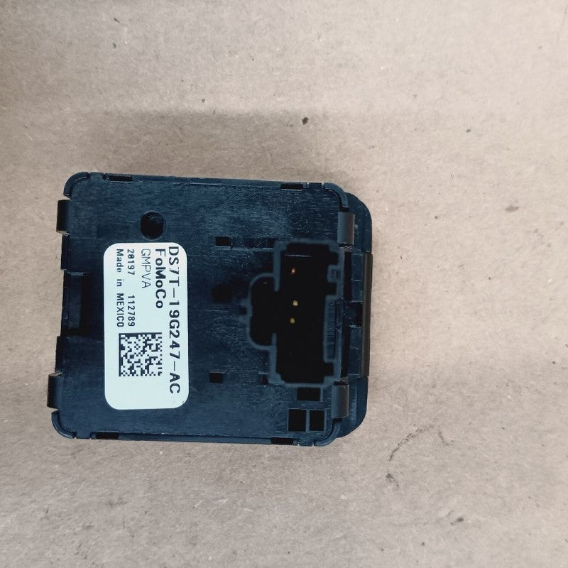 Ford Edge Power Plug In Outlet {DS7T19G247AC} 2019 2020 2021 2022