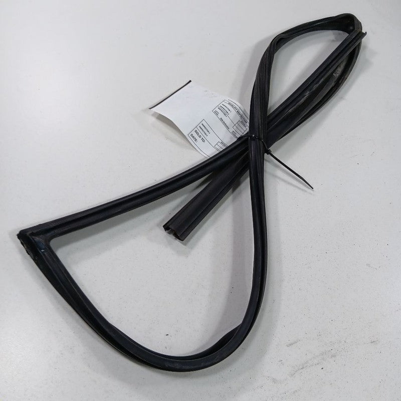 Hyundai Accent Door Glass Window Seal Rubber Right Passenger Front  20
