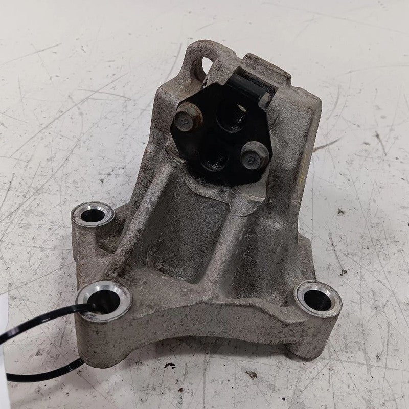 Kia Soul Engine Motor Mount Left Driver  2017 2018 2019 OEM