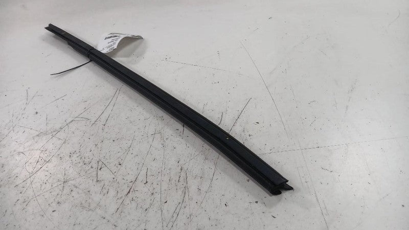 Buick Encore Right Front Weather Strip Interior  2016 2017 2018 2019 O