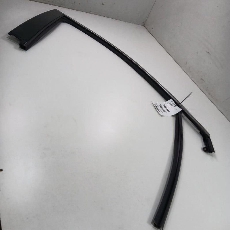 2025 GMC Acadia Door Glass Window Seal Rubber Right Passenger Front 