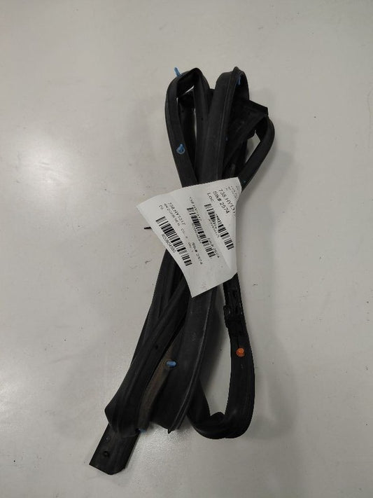 Hyundai Tucson On Door Seal Rubber Right Passenger Rear Back  2016 201