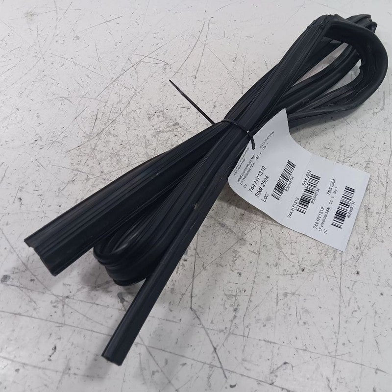 Hyundai Tucson Door Glass Window Seal Rubber Left Driver Front  2019 2020 2021