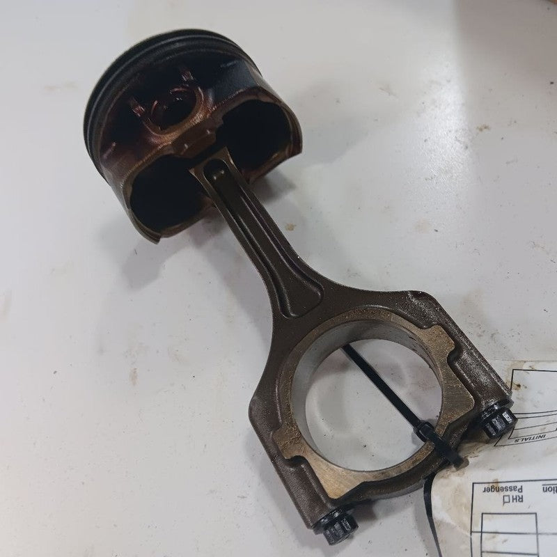 Kia Sorento Single Piston With Connecting Rod   2.4 2018 2017 2016