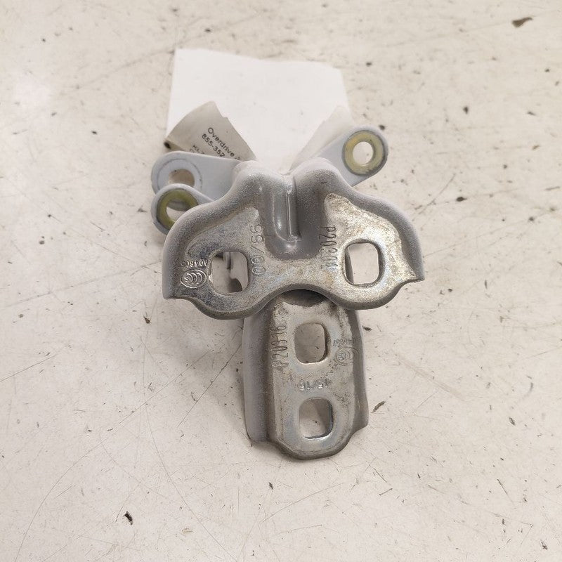 Chevy Trax Door Hinge Set Right Front Passenger  2022 2021