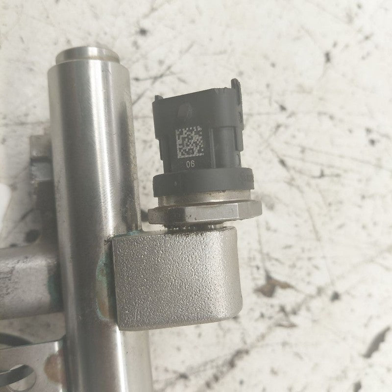 Hyundai Santa Fe Fuel Rail Injection Injector Mount Bar  2.0 2019 2020