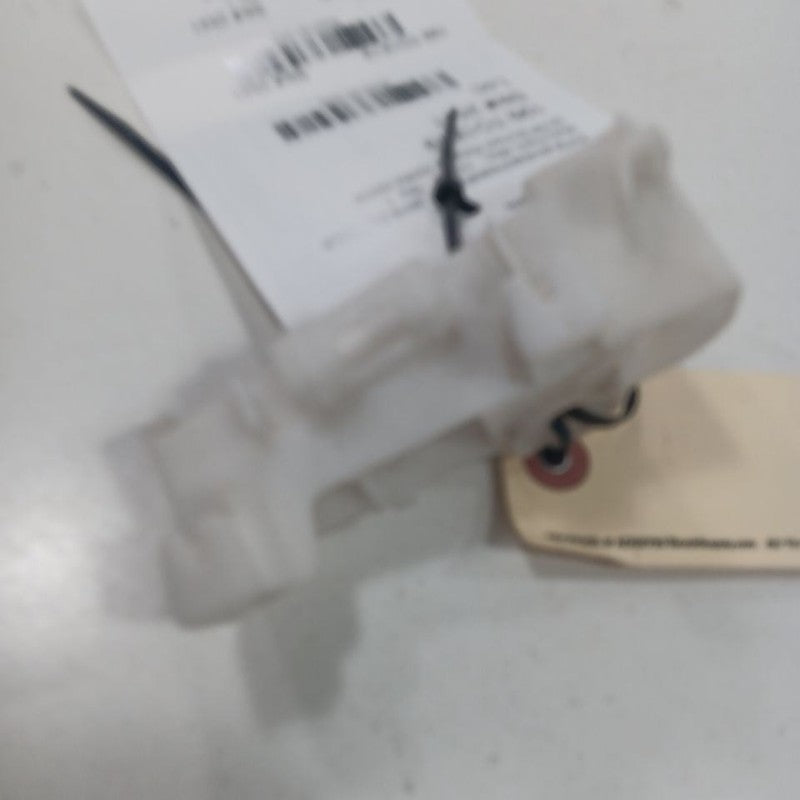 Toyota Corolla Passenger Right Rear Bumper Retainer {52562-02210} 2019 2018 2017