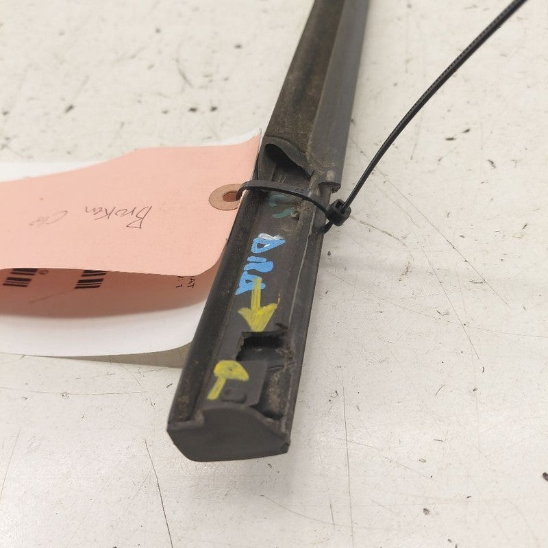 2018 Fiat 500 X Model Door Glass Window Weather Strip Trim Front Left 