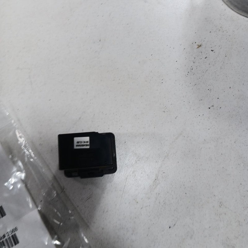 Jeep Cherokee 12V Power Port Socket  2015 2016 2017 OEM