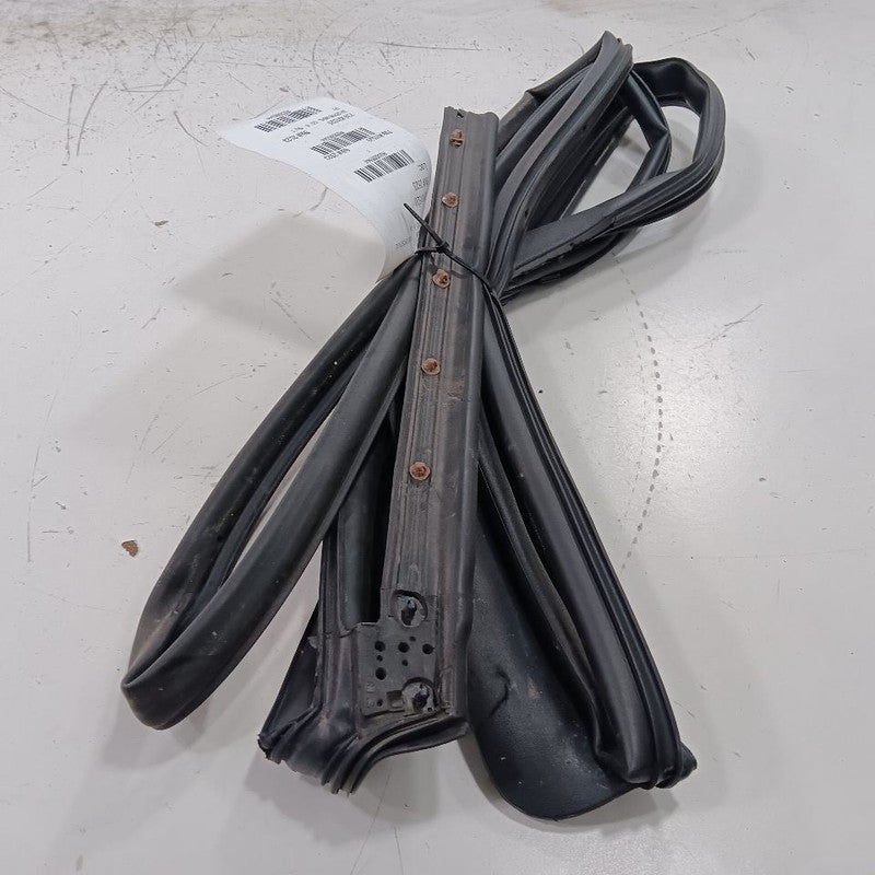 Kia Sportage On Door Seal Rubber Left Driver Rear Back  2022 2021 2020 2019 2018