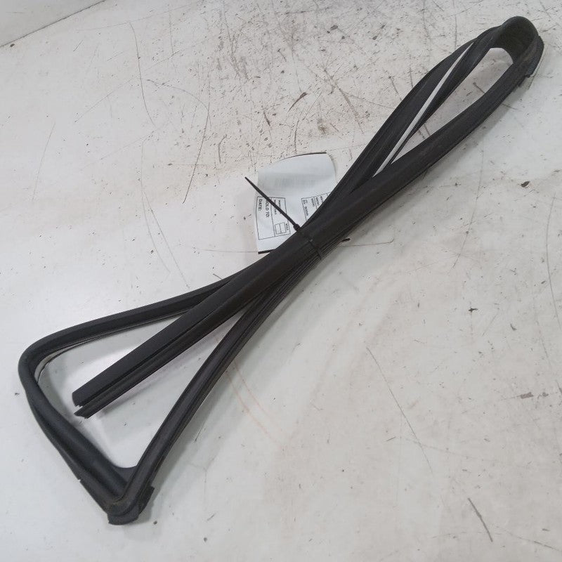 Outlander Sport Door Glass Window Seal Rubber Right Passenger Front  2