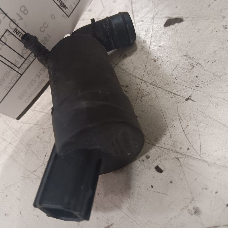 Ford Focus Windshield Washer Wash Fluid Reservoir Motor Pump Electric 