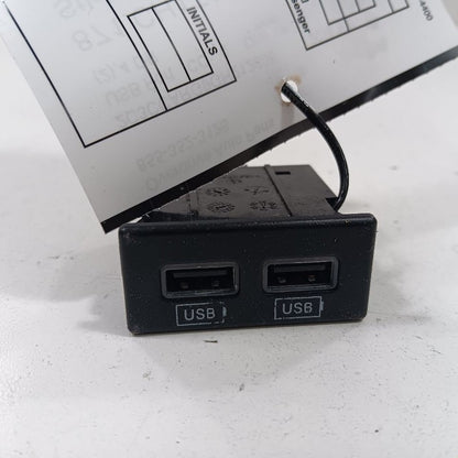 Chrysler 300 USB Plug In Hub Port  2015 2016 2017 2018 2019 OEM