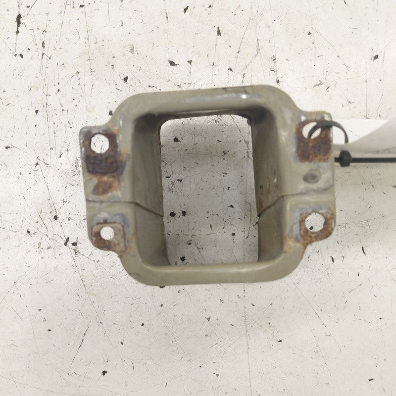 Nissan Versa Note Bumper Mount Bracket Right Passenger Side Rear  2019