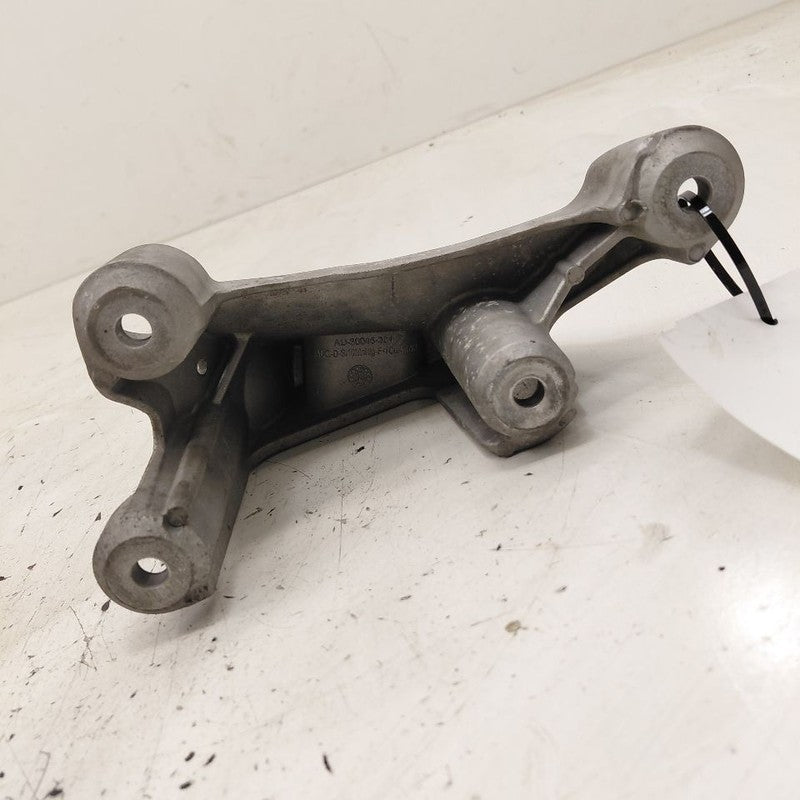 Cadillac CT6 Driver Left Side Engine Mount Bracket  3.6 2018 2017 2016