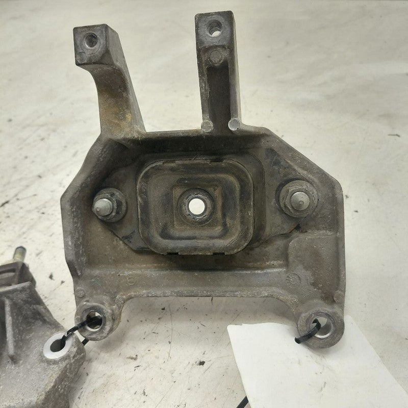 Nissan Versa Note Engine Motor Mount Left Driver  1.6 2019 2018 2017