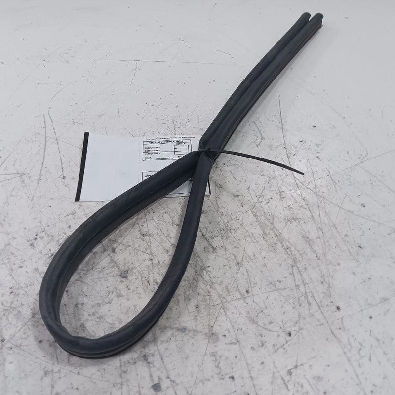 Hyundai Tucson Cowl Vent Panel Hood Rubber Seal  2019 2020 2021 OEM