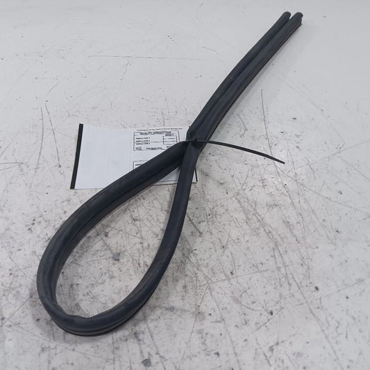 Hyundai Tucson Cowl Vent Panel Hood Rubber Seal  2019 2020 2021 OEM