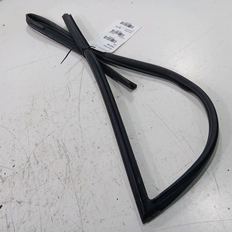 Hyundai Accent Door Glass Window Seal Rubber Right Passenger Front  2012 2013 20
