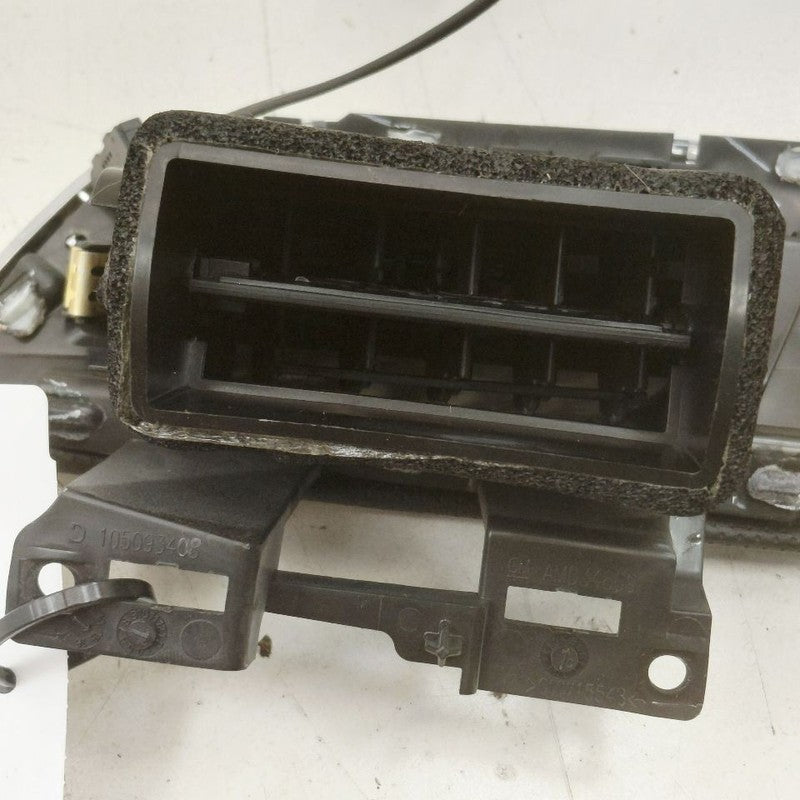 Cadillac XTS Dash Air Vent Left Driver      2016 2017 2018