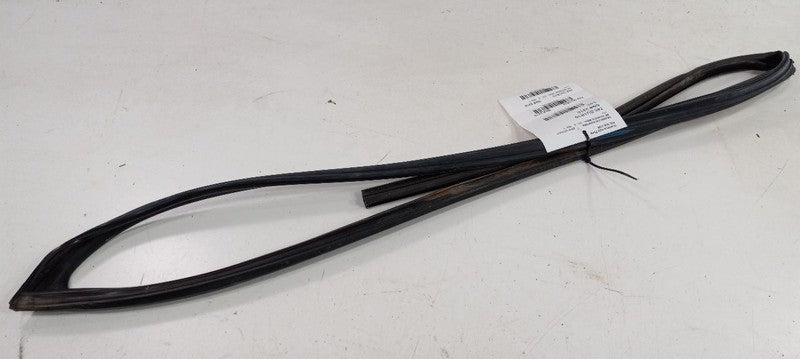Subaru Legacy Door Glass Window Seal Rubber Right Passenger Front 2010